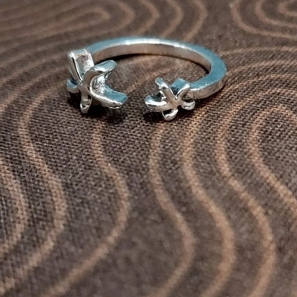 Sterling silver ring size 5 - Picture 1 of 5